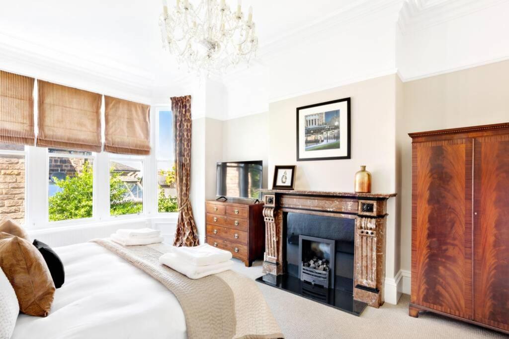 Central Harrogate Townhouse Apartment With Parking Exterior foto