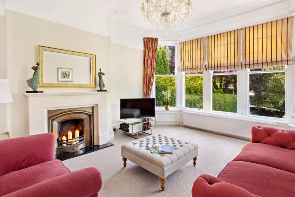 Central Harrogate Townhouse Apartment With Parking Exterior foto