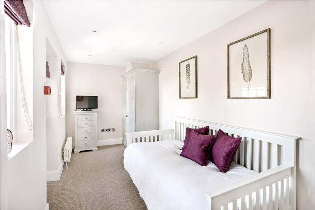Central Harrogate Townhouse Apartment With Parking Exterior foto