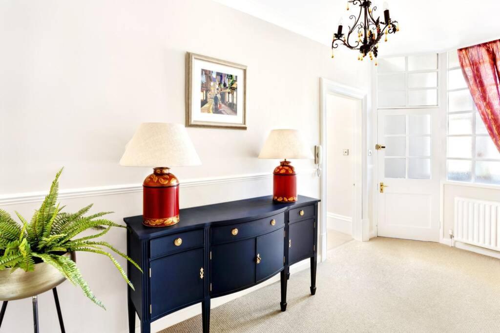 Central Harrogate Townhouse Apartment With Parking Exterior foto